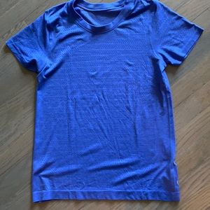 Lululemon t shirt
